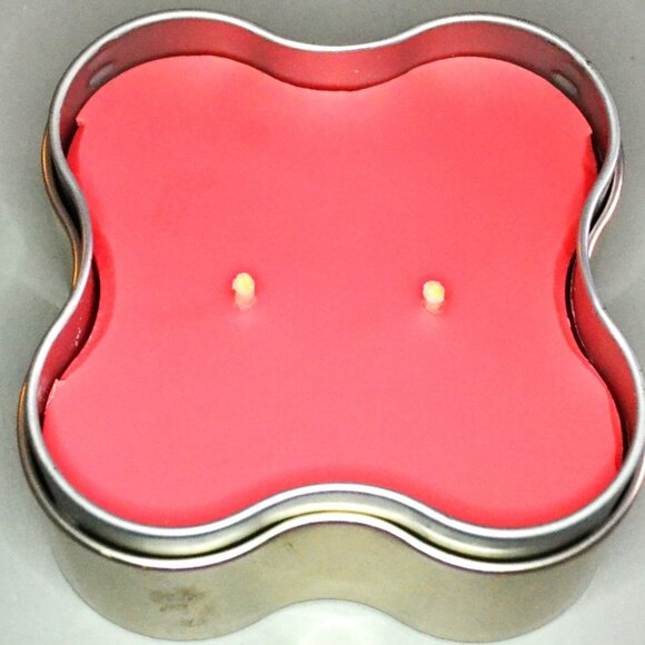 Yankee Candle Double Wick In Clover Shaped Metal Tin Sunset New Unburned - Picture 3 of 3